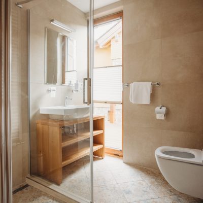 BATHROOM II.