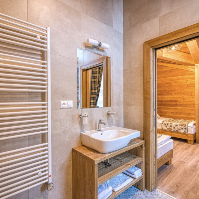 BATHROOM II.