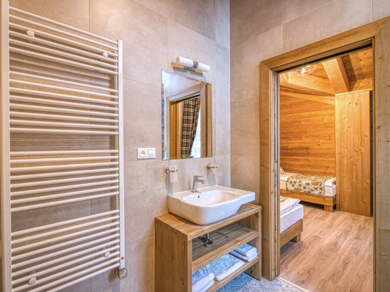 BATHROOM II.