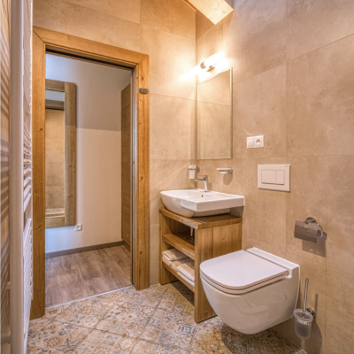 BATHROOM I.