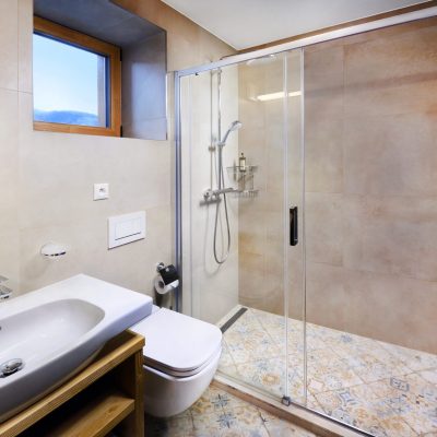 BATHROOM I.